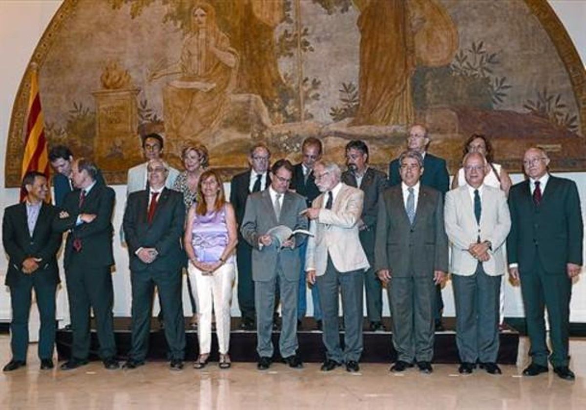 Los miembros del Consell Assessor per a la Transició Nacional, el pasado jueves en el Palau de la Generalitat. Los miembros del Consell Assessor per a la Transició Nacional, el pasado jueves en el Palau de la Generalitat.