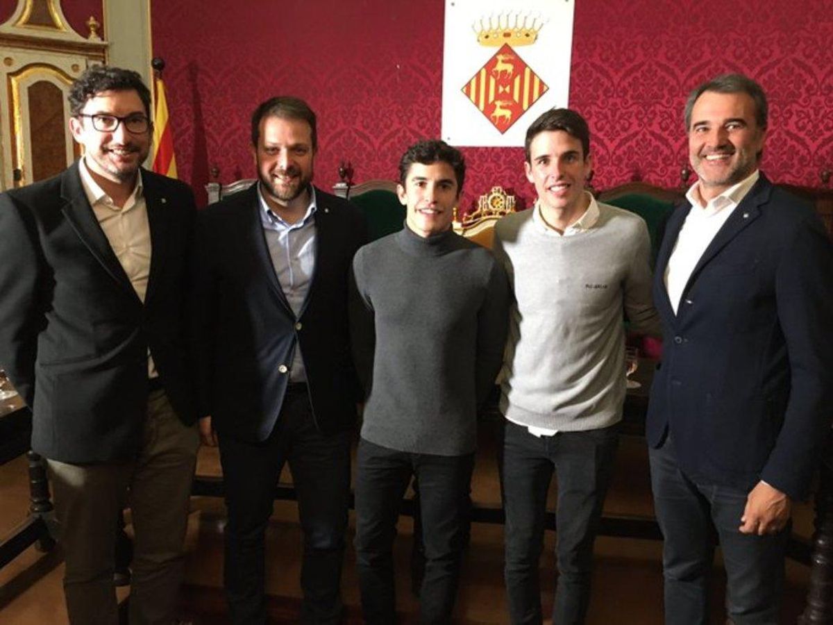 Gerard Figueras, segundo a la izquierda, con los hermanos Marc y Àlex Márquez, el sábado 9 de noviembre, en Cervera. Gerard Figueras, segundo a la izquierda, con los hermanos Marc y Àlex Márquez, el sábado 9 de noviembre, en Cervera.