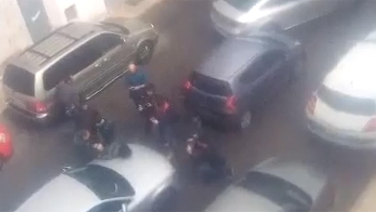 El momento de la detención de la pareja del padre de Gabriel Cruz en Vícar (Almería).