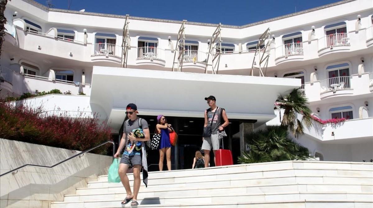 El hotel Marina Sand de Lloret de Mar, uno de los establecimientos cerrados por orden municipal.