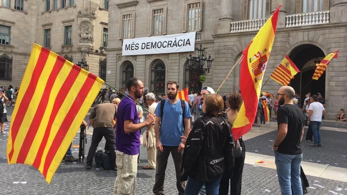 «¿A qué viene ahora hablar en catalán?» «¿A qué viene ahora hablar en catalán?»