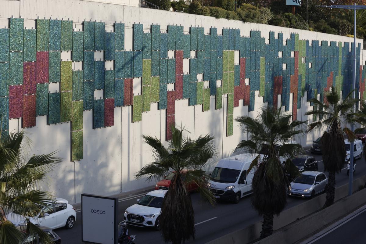 Las placas solares instaladas en la Ronda de Dalt, cerca de la avenida del Tibidabo de Barcelona, este martes