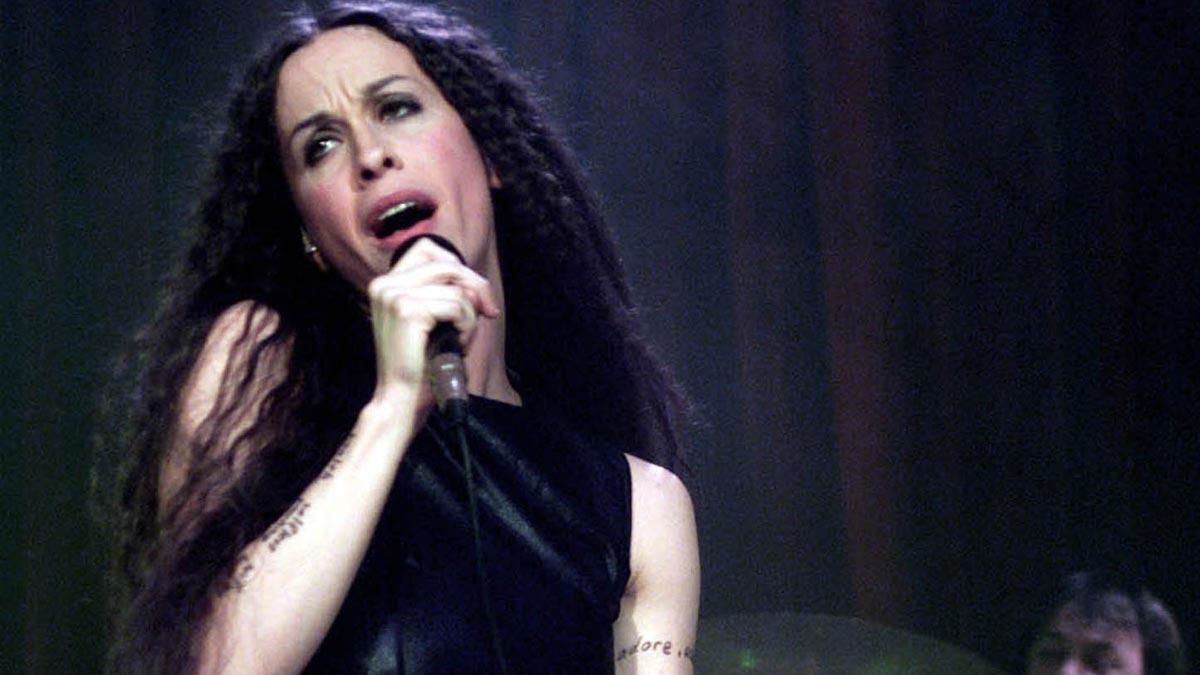 Alanis Morissette revela que la van violar diversos homes quan tenia 15 anys Alanis Morissette revela que la van violar diversos homes quan tenia 15 anys
