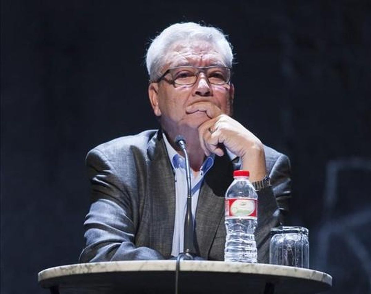 Daniel Martínez, en una rueda de prensa en el Teatro Romea. Daniel Martínez, en una rueda de prensa en el Teatro Romea.