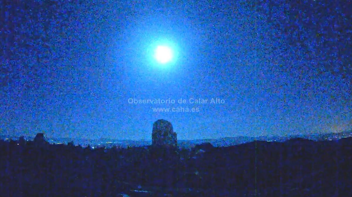 Bola de fuego vista por la cámara norte de vigilancia externa del Observatorio de Calar Alto en Almería