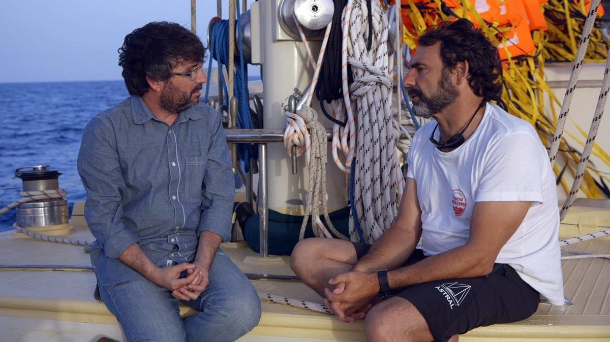 Jordi Évole y Òscar Camps, en la película documental ’Astral’. Jordi Évole y Òscar Camps, en la película documental ’Astral’.