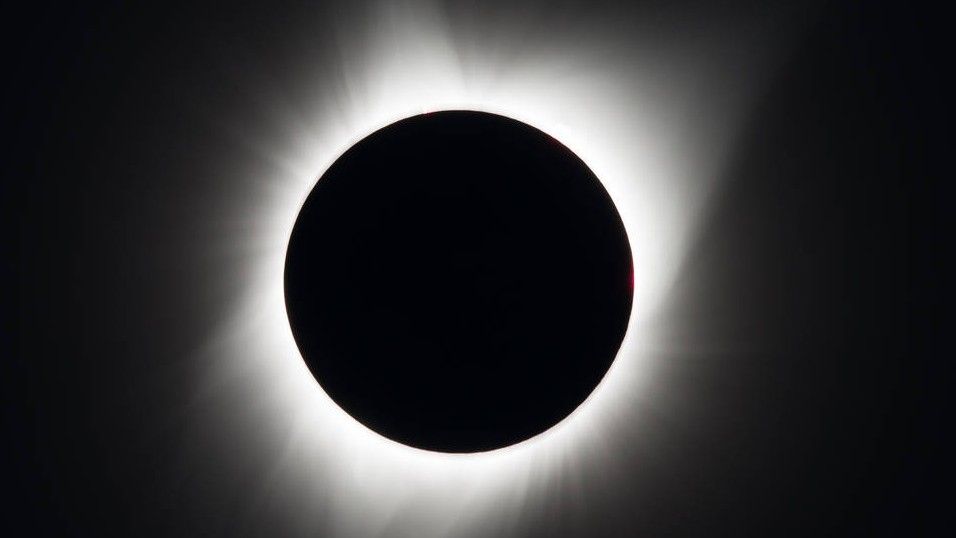 Eclipse híbrido abril 2023: sigue en directo el fenómeno astronómico de este jueves