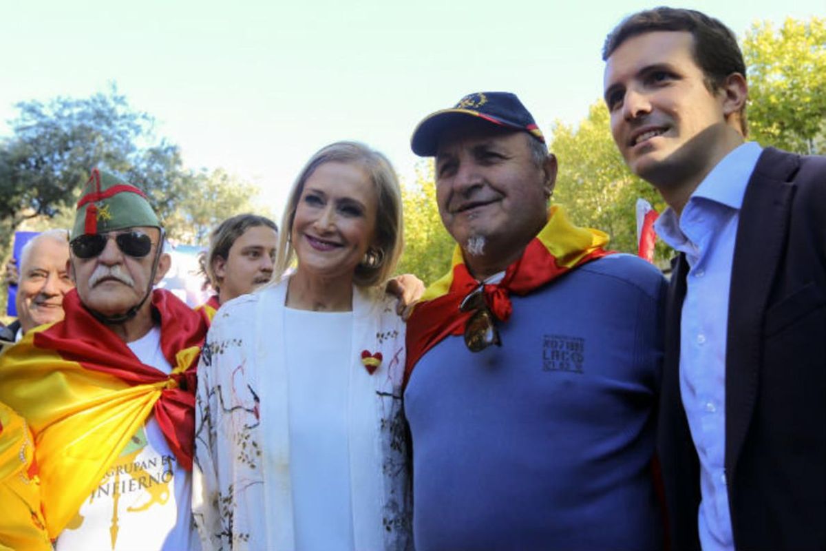 Cifuentes y Casado en un acto en favor de la unidad de España. Cifuentes y Casado en un acto en favor de la unidad de España.