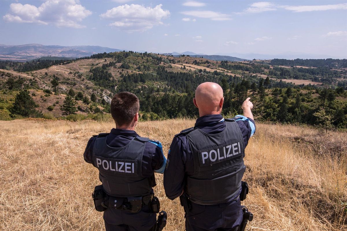 Almenys deu ferits en les protestes per un assassinat en mans de la policia albana Almenys deu ferits en les protestes per un assassinat en mans de la policia albana