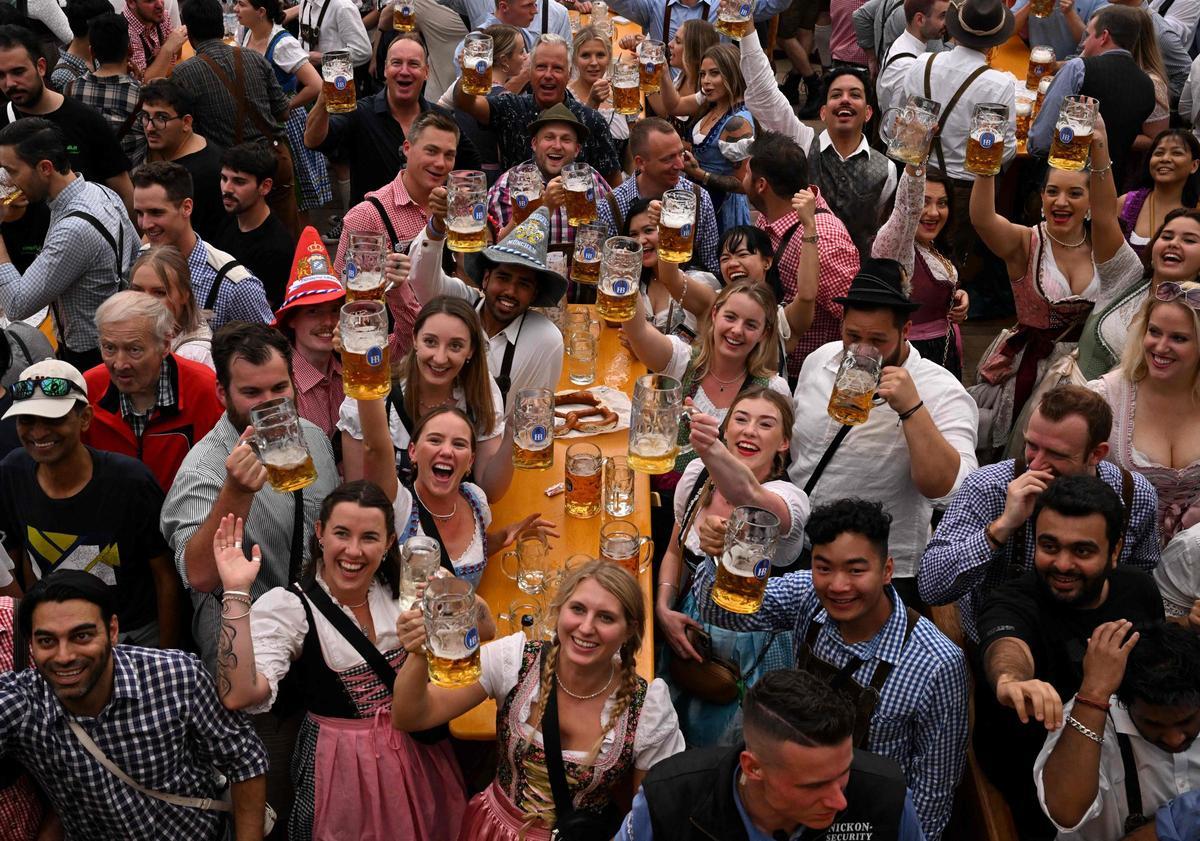 Mucha cerveza y diversión en el Oktoberfest de Múnich | FOTOS