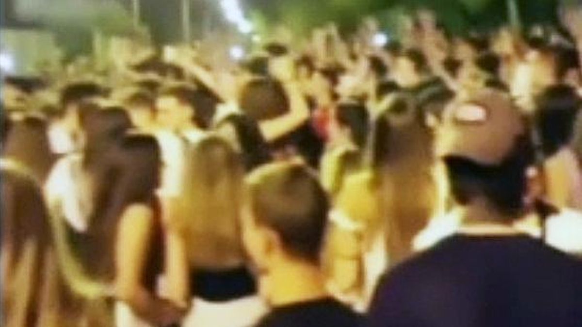 El turisme de borratxera posa en perill la temporada a Mallorca El turisme de borratxera posa en perill la temporada a Mallorca