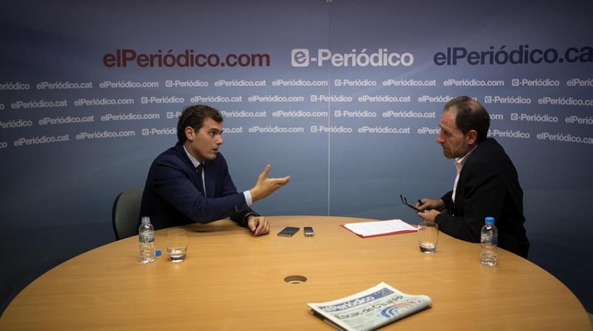 Rivera, durante la entrevista con el director de EL PERIÓDICO, Enric Hernàndez.