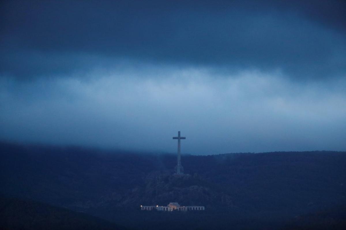 El Valle de los Caídos, presidido por la gran cruz, el 24 de octubre de 2019, el día de exhumación de Francisco Franco. 
