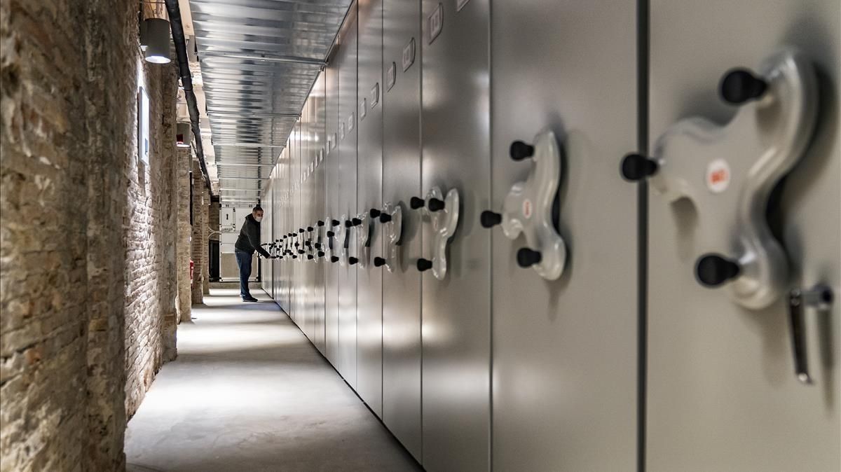 El Espai Rogent, el semisótano del Palau Savassona restaurado para acoger la biblioteca patrimonial del Ateneu Barcelonès. El Espai Rogent, el semisótano del Palau Savassona restaurado para acoger la biblioteca patrimonial del Ateneu Barcelonès.