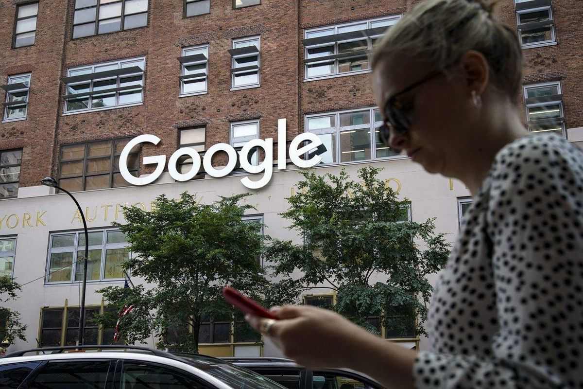Las grabaciones fueron facilitadas a la televisión belga en lengua neerlandesa por uno de los expertos que Google había contratado. Las grabaciones fueron facilitadas a la televisión belga en lengua neerlandesa por uno de los expertos que Google había contratado.