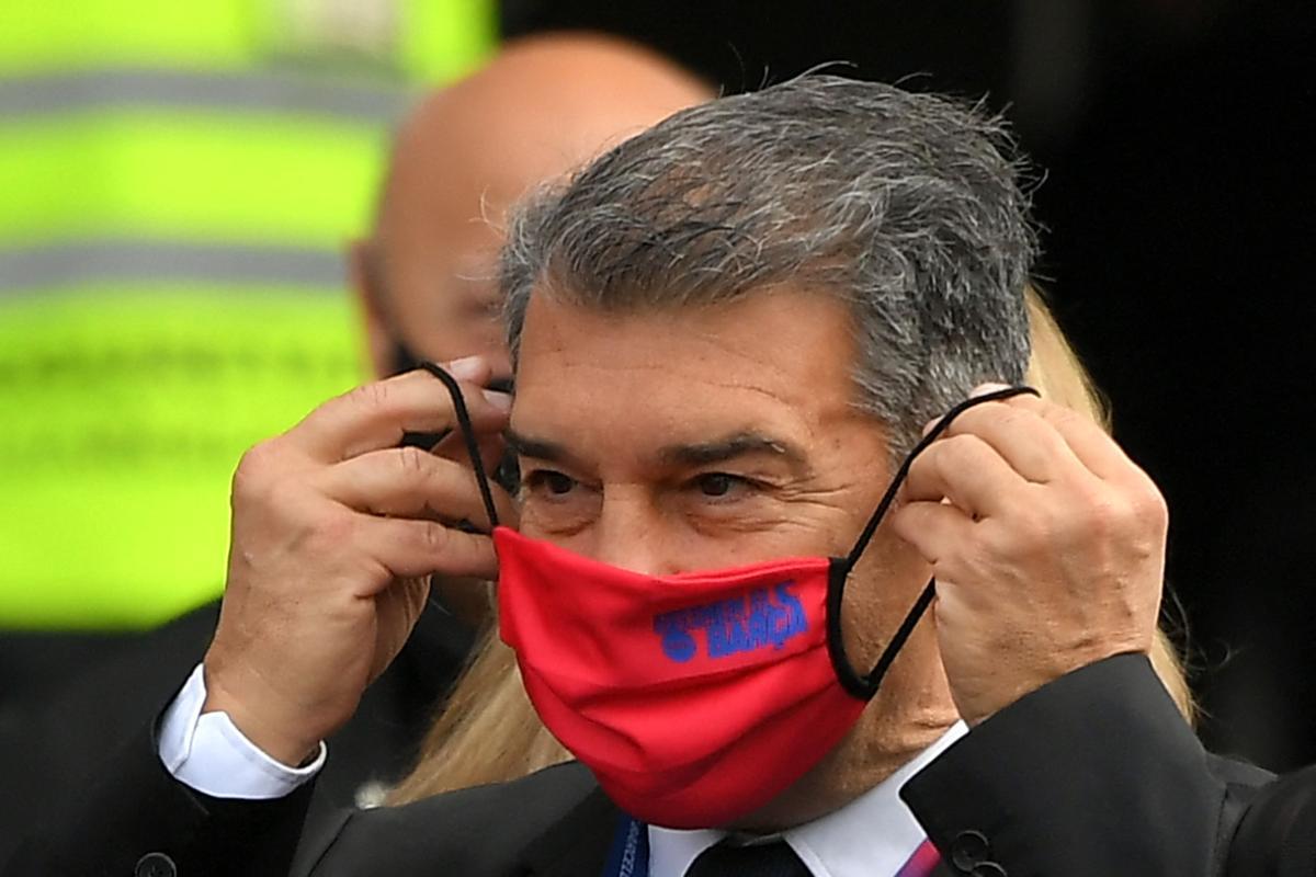 Laporta, en el Camp Nou durante la jornada electoral. Laporta, en el Camp Nou durante la jornada electoral.