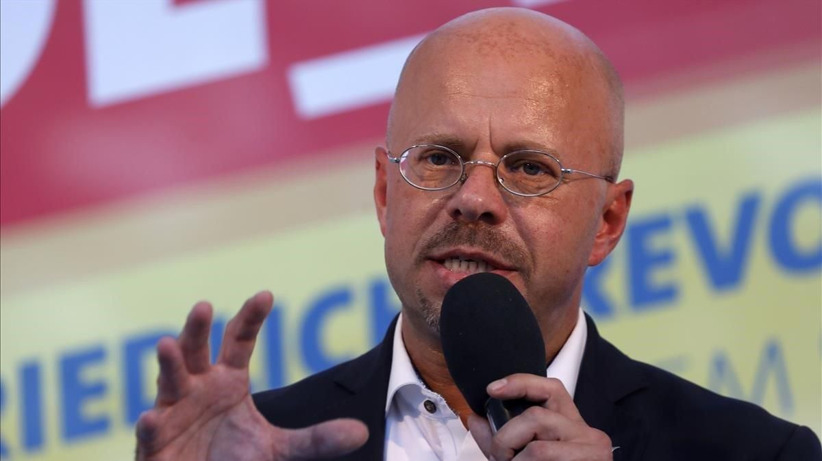 El candidato de AfD para Brandeburgo, Andreas Kalbitz, durante un mitin. El candidato de AfD para Brandeburgo, Andreas Kalbitz, durante un mitin.