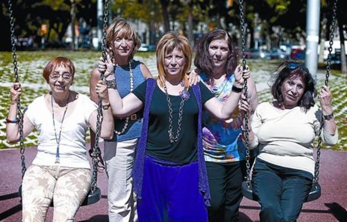 Blogueras 8Las cinco mujeres responsables de la iniciativa, el miércoles, en un parque de Sant Martí. Blogueras 8Las cinco mujeres responsables de la iniciativa, el miércoles, en un parque de Sant Martí.