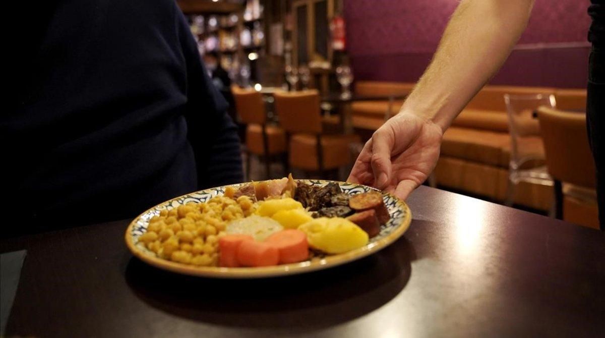 Un plato de cocido en un céntrico restaurante de Madrid. Un plato de cocido en un céntrico restaurante de Madrid.