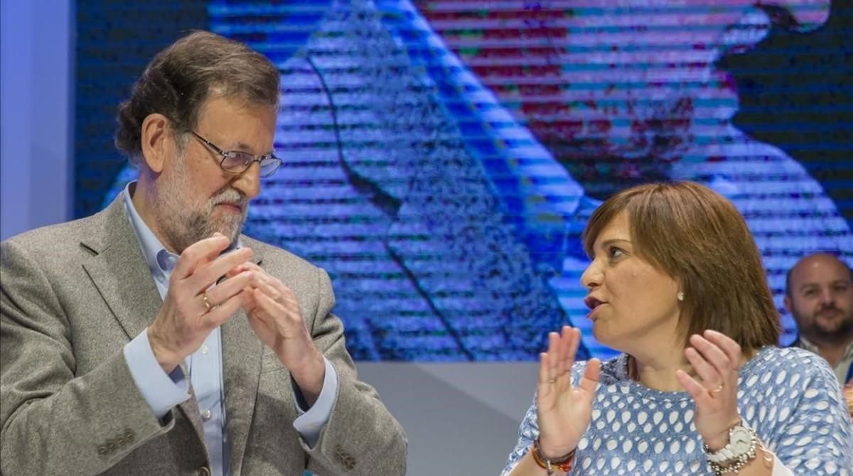 Mariano Rajoy e Isabel Bonig, el pasado 2 de abril, durante la clausura del congreso del PPCV. Mariano Rajoy e Isabel Bonig, el pasado 2 de abril, durante la clausura del congreso del PPCV.