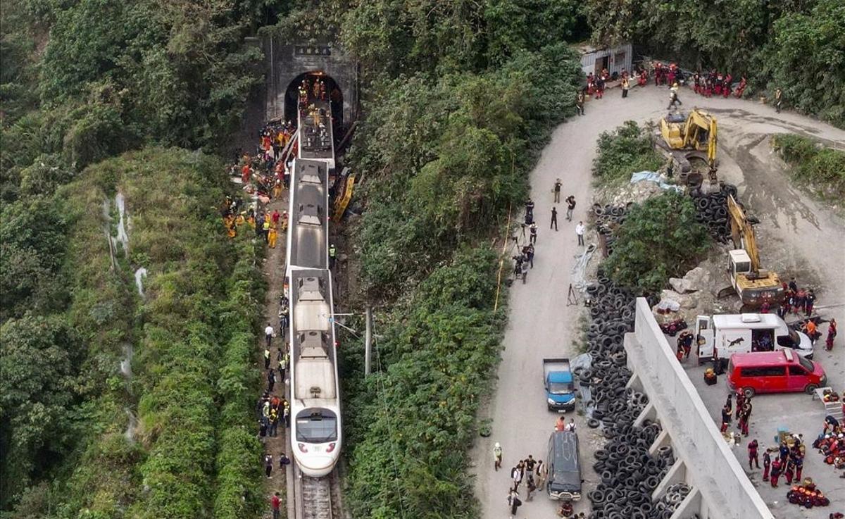 Al menos 48 muertos en un accidente de tren en Taiwán