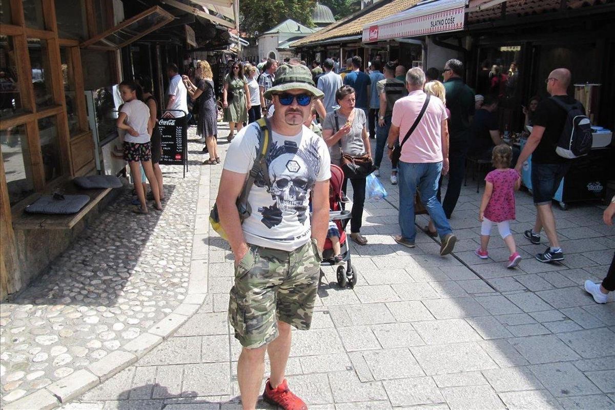 Sead Svrana, en el casco antiguo de Sarajevo. Sead Svrana, en el casco antiguo de Sarajevo.
