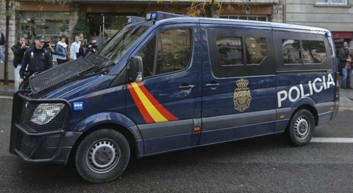 Vehículo de la Policía Nacional. Vehículo de la Policía Nacional.
