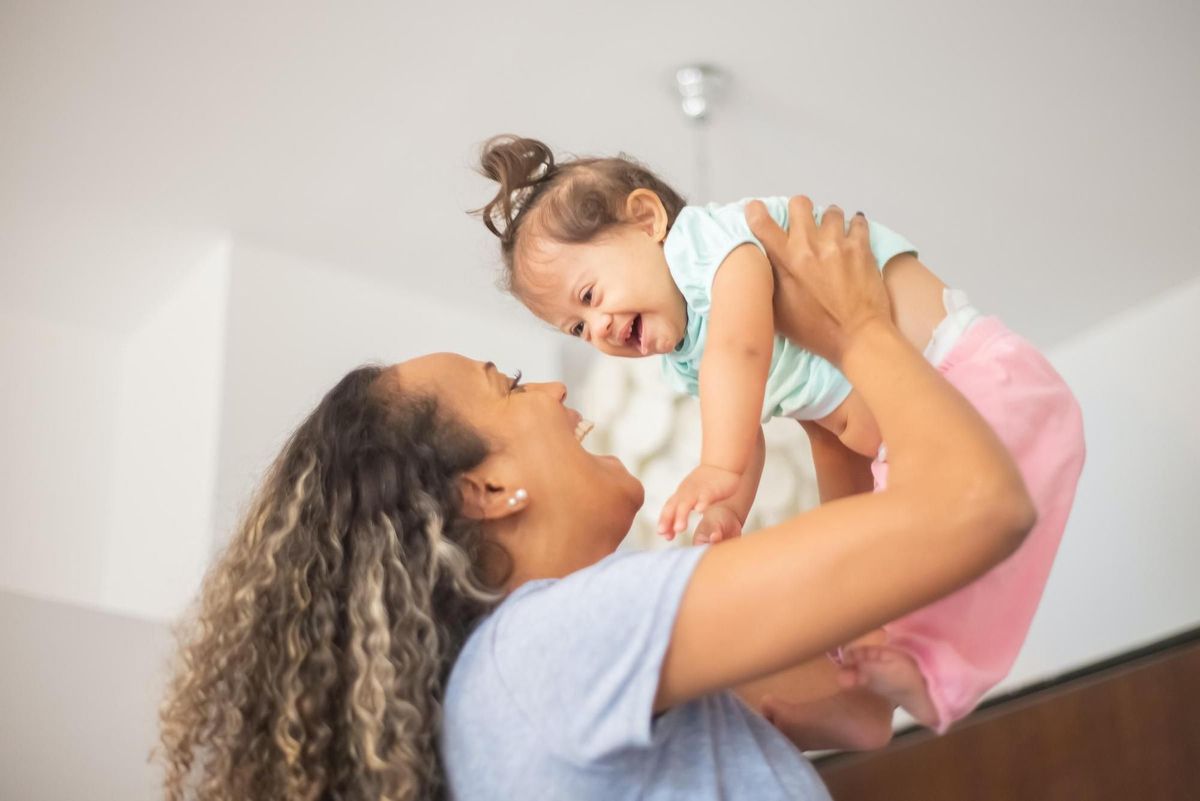 Criar en brazos a nuestros hijos, ¿es perjudicial? Criar en brazos a nuestros hijos, ¿es perjudicial?