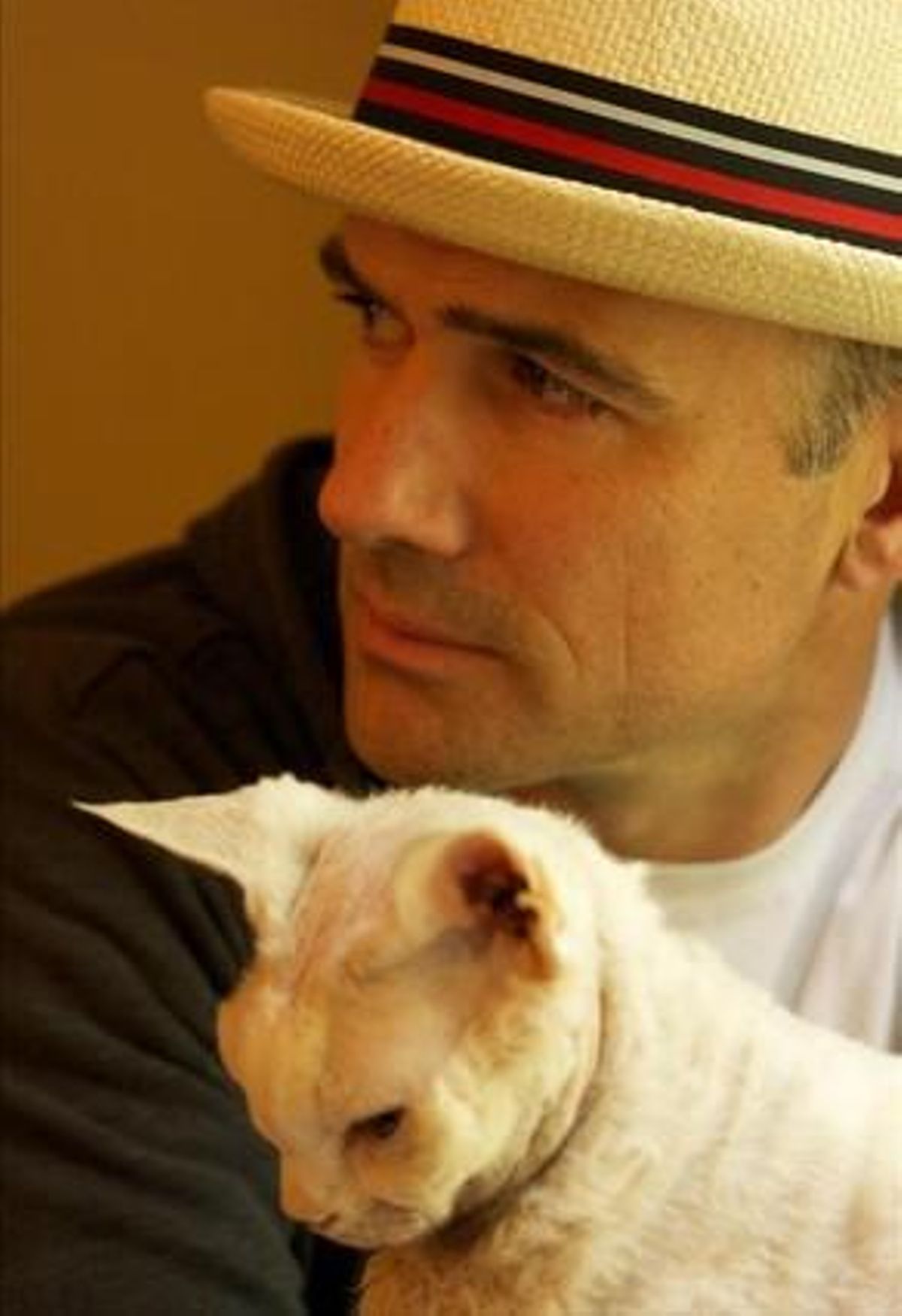 Mark Z. Danielewski, el novelista que usa máquina de coser Mark Z. Danielewski, el novelista que usa máquina de coser