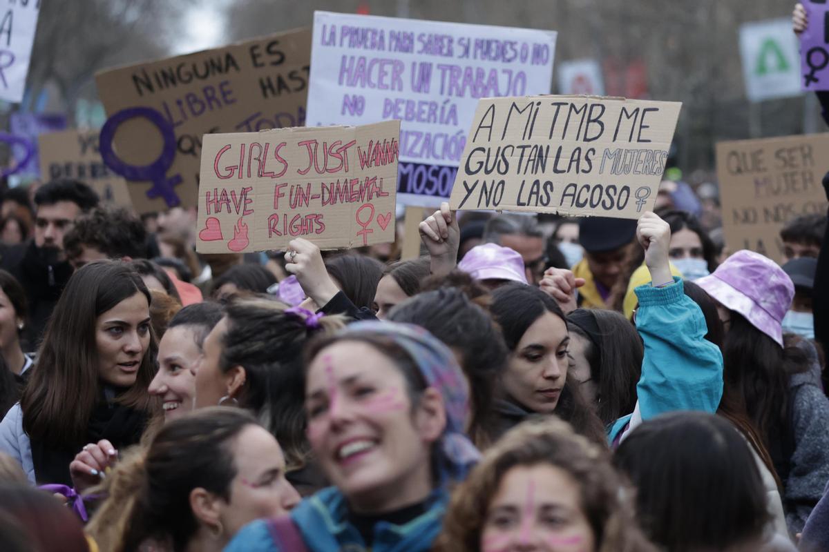 8-M | El feminisme espera tornar a tenyir de lila el carrer, com abans de la pandèmia
