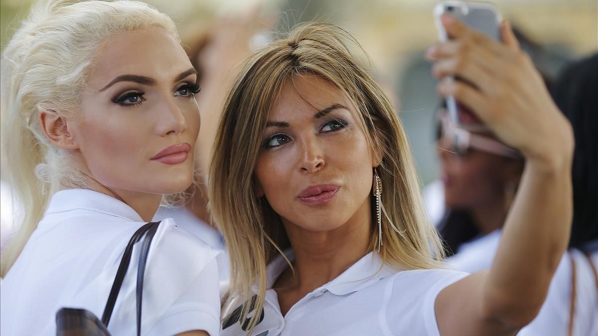 Transexuales en un concurso de belleza. Transexuales en un concurso de belleza.