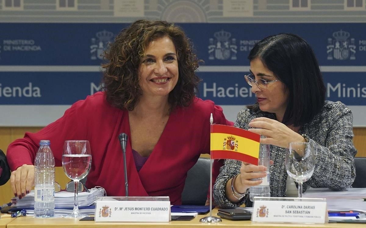La ministra de Hacienda, María Jesús Montero, y por la ministra de Politica Territorial, Carolina Darias, en el Consejo de Política Fiscal y Financiera. La ministra de Hacienda, María Jesús Montero, y por la ministra de Politica Territorial, Carolina Darias, en el Consejo de Política Fiscal y Financiera.