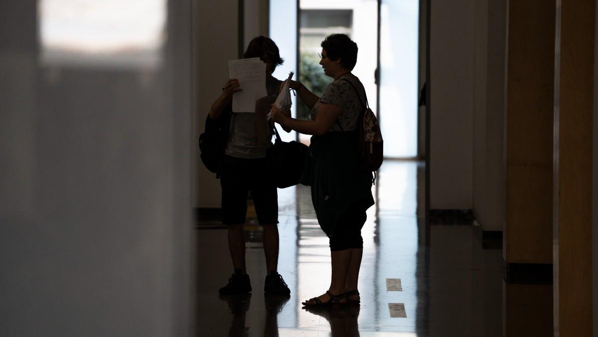 «Bústia de xivatades»: la nova arma per fomentar les denúncies per assetjament a l’acadèmia «Bústia de xivatades»: la nova arma per fomentar les denúncies per assetjament a l’acadèmia