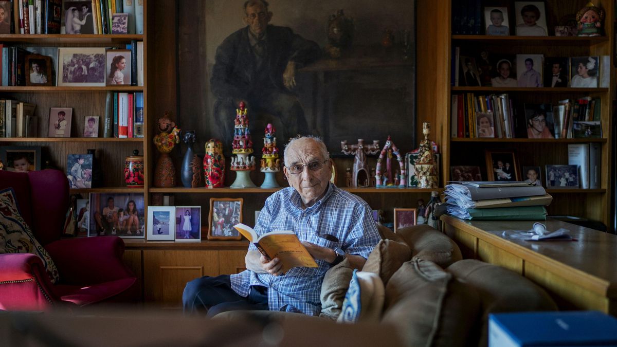 Mateo Madridejos, fotografiado en su domicilio. Mateo Madridejos, fotografiado en su domicilio.