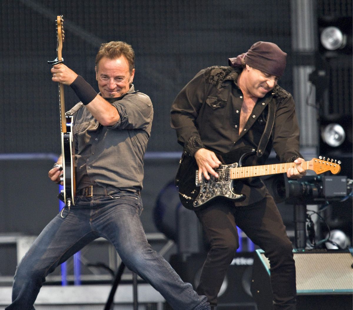 Bruce Springsteen y Steve Van Zandt, trabajando en julio de 2009. Bruce Springsteen y Steve Van Zandt, trabajando en julio de 2009.