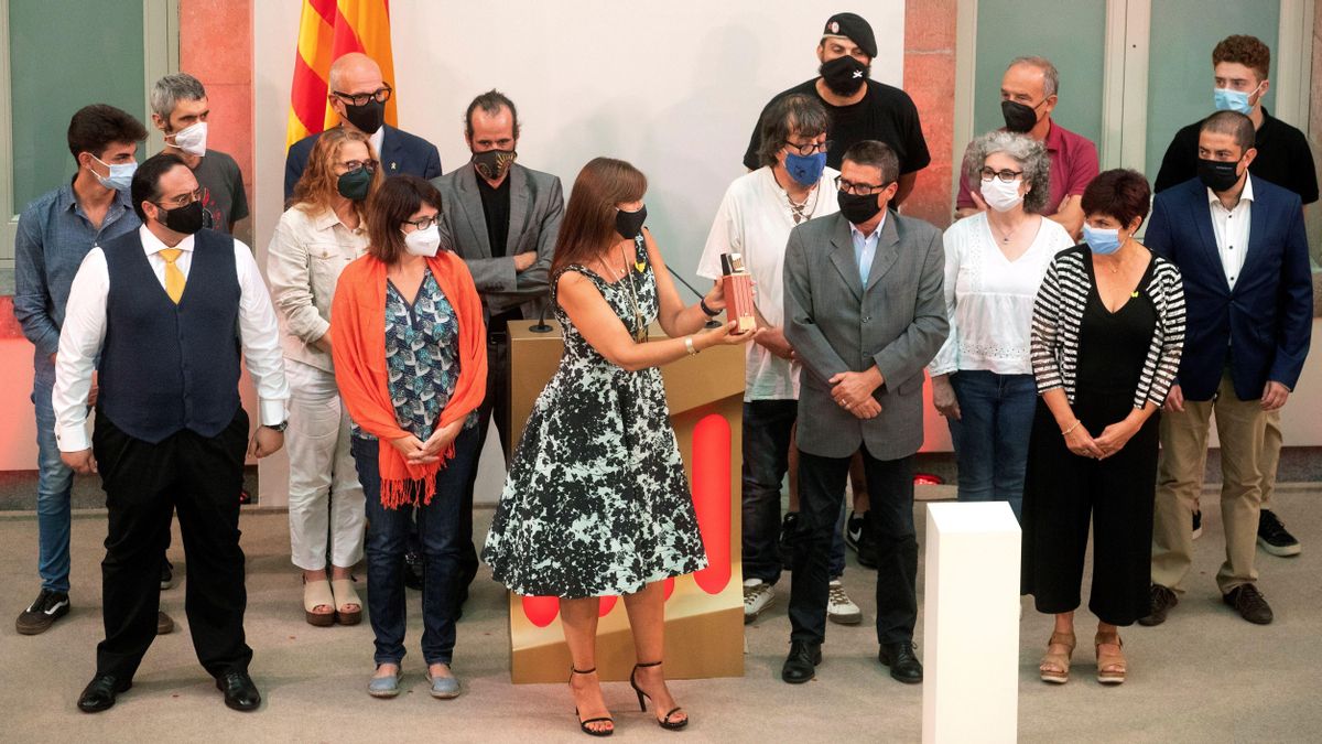 Entrega de Medalla de Honor a las víctimas de la represión y a los colectivos jurídicos que las defienden Entrega de Medalla de Honor a las víctimas de la represión y a los colectivos jurídicos que las defienden
