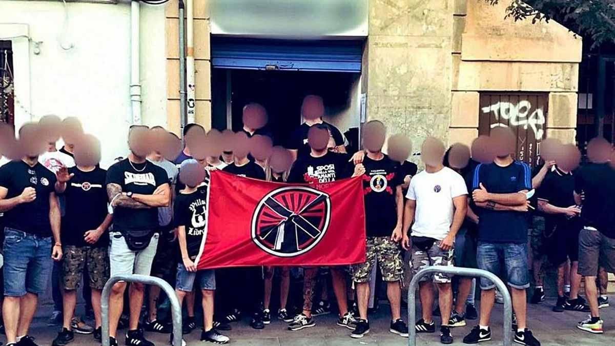 La policía investiga el desembarco de un nuevo grupo «ultra» en València. La policía investiga el desembarco de un nuevo grupo «ultra» en València.