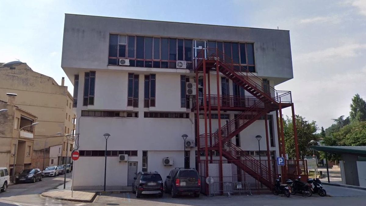 Investigada una madre en Girona por llevarse a su hija e impedir durante 11 años que la viera el padre Investigada una madre en Girona por llevarse a su hija e impedir durante 11 años que la viera el padre