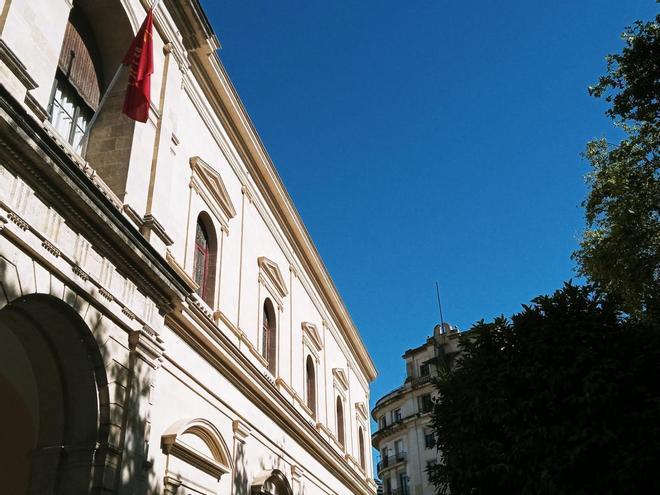 Detalle de la fachada del Ayuntamiento de Sevilla, en una imagen de archivo.
