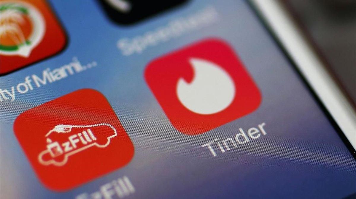 El pictograma de Tinder, en un teléfono móvil. El pictograma de Tinder, en un teléfono móvil.