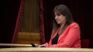 Laura Borràs asume su relevo en el Parlament y libra batalla en Junts para designar a su sustituto