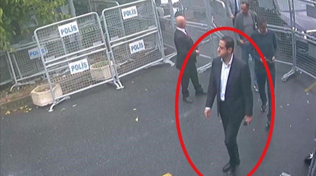 Maher Abdulaziz Mutreb, captado por la cámara junto a la residencia del cónsul saudí en Estambul.