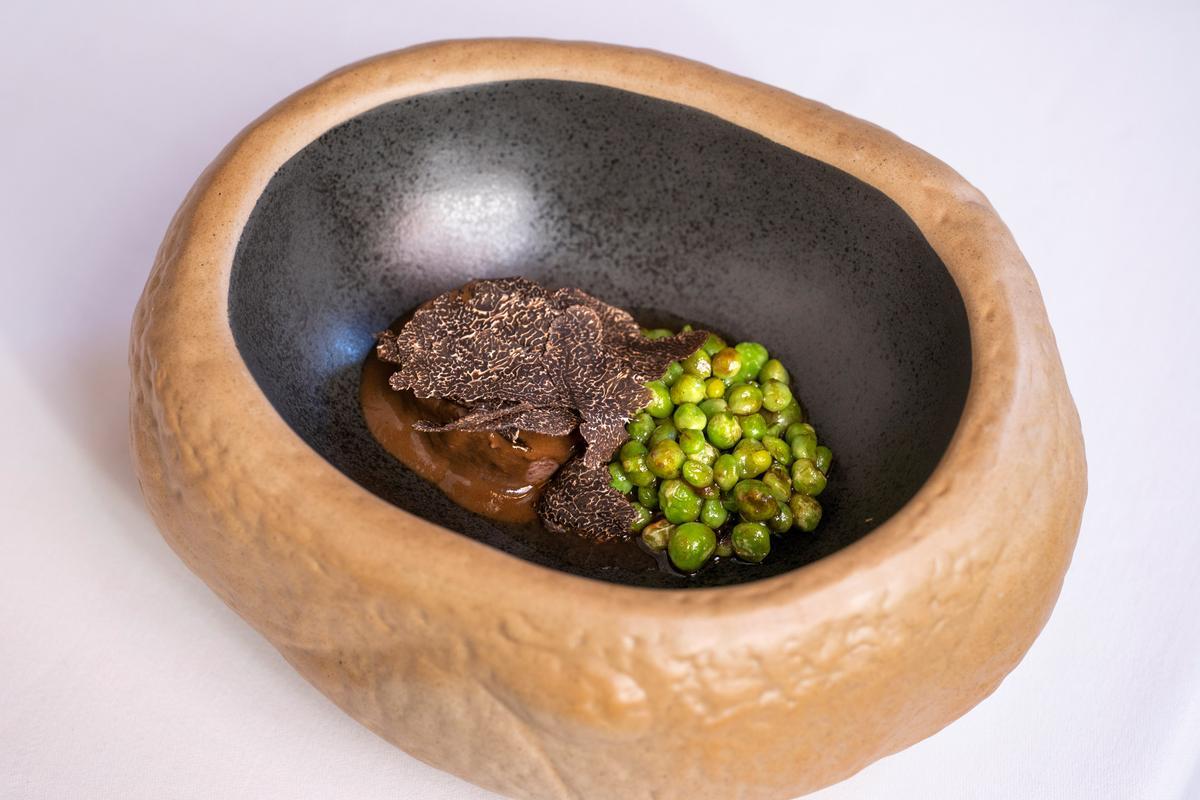 Los guisantes con liebre y trufa de Vilagut. Los guisantes con liebre y trufa de Vilagut.