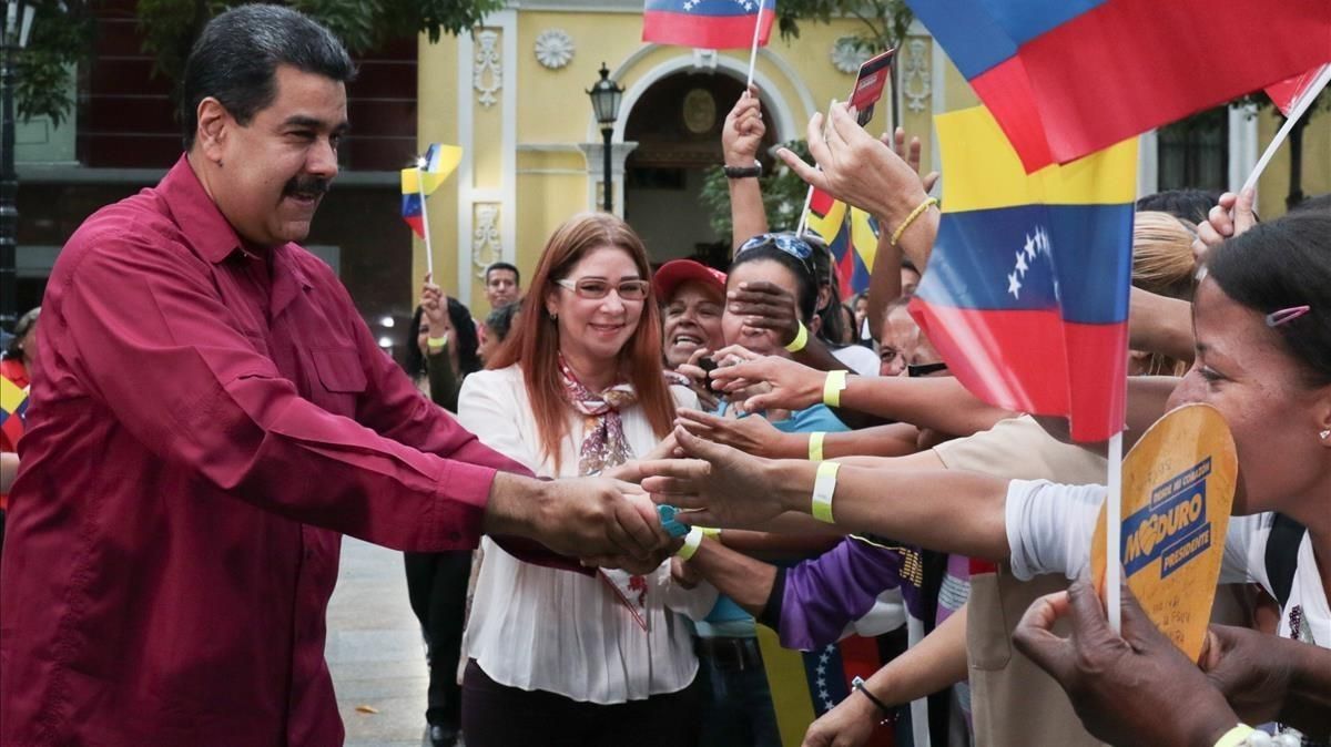 Aznar, González i 21 expresidents més condemnen la "farsa electoral" a Veneçuela Aznar, González i 21 expresidents més condemnen la "farsa electoral" a Veneçuela