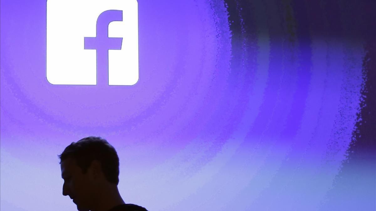Zuckerberg admet "errors" en la debacle de Facebook amb Cambridge Analytica Zuckerberg admet "errors" en la debacle de Facebook amb Cambridge Analytica
