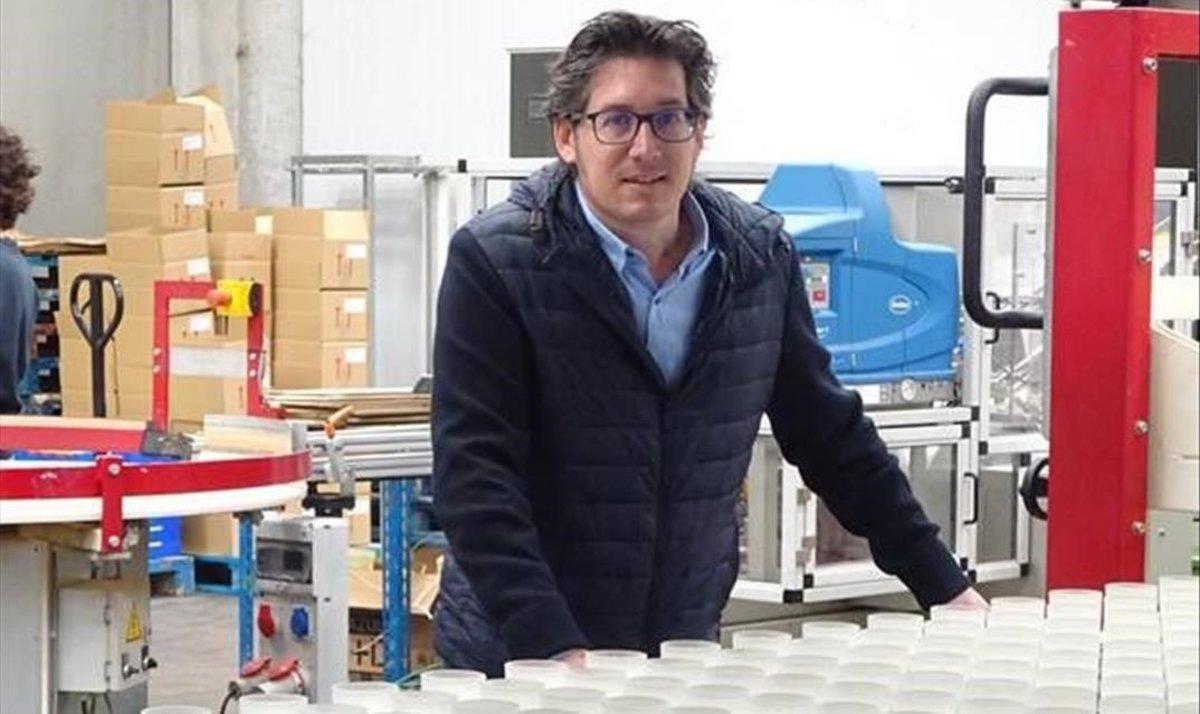 Miquel Roura, CEO de Ceras Roura, en la planta de producción que la empresa, familiar y centenaria, tiene en Figueres Miquel Roura, CEO de Ceras Roura, en la planta de producción que la empresa, familiar y centenaria, tiene en Figueres