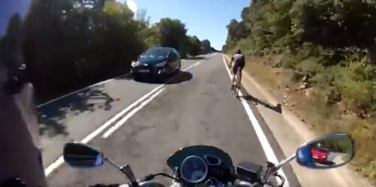 La maniobra que explica cómo adelantar a un ciclista en carretera con comunicación y respeto La maniobra que explica cómo adelantar a un ciclista en carretera con comunicación y respeto