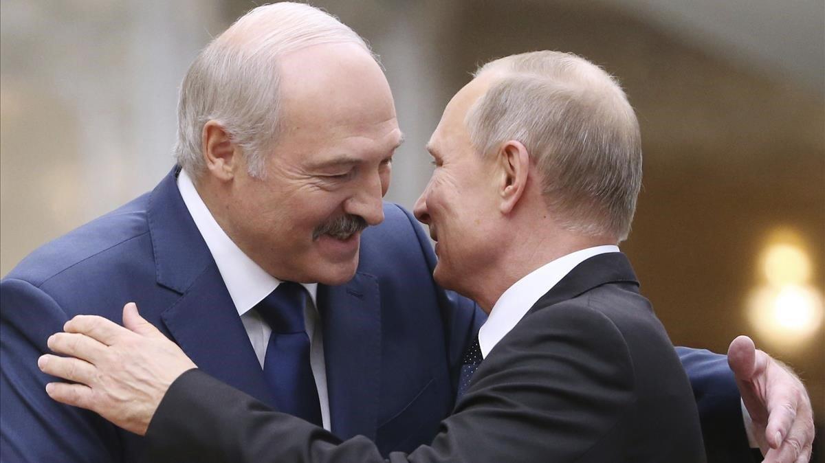 El presidente bielorruso, Aleksándr Lukashenko, y el ruso, Vladímir Putin.