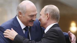 El presidente bielorruso, Aleksándr Lukashenko, y el ruso, Vladímir Putin.