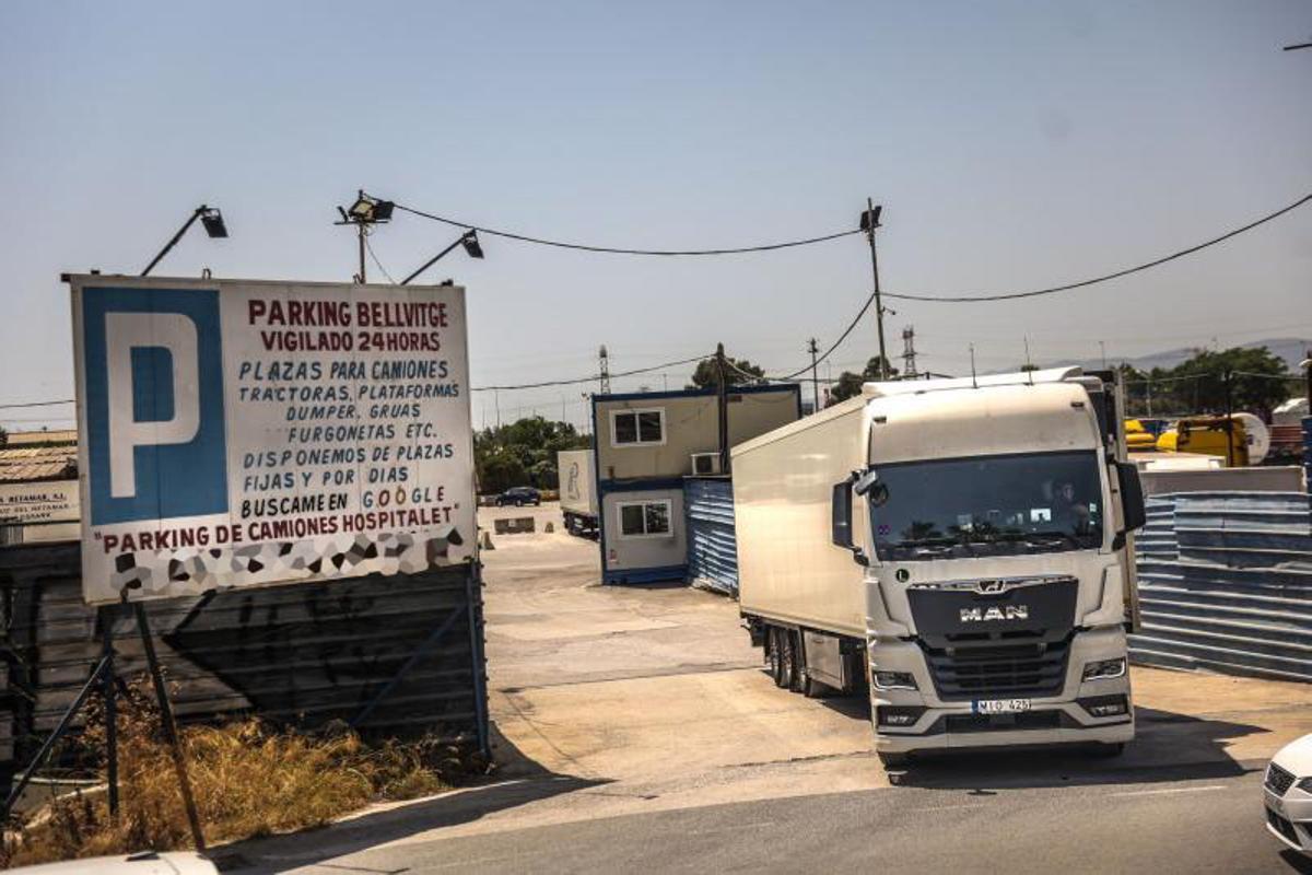 Los camioneros de L'Hospitalet evitan el desalojo con una cesión temporal 'in extremis'